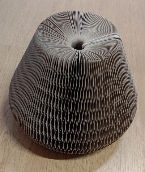 Zolux Chatouille Drapka tekturowa składana łapka z piłką i kocimiętką